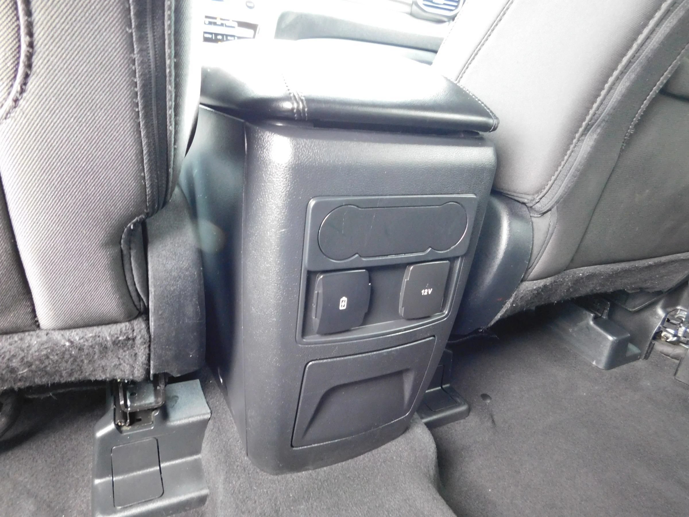 Used 2023 Ford Explorer XLT AWD/4WD image 15