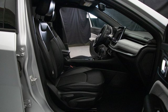 Used 2024 Jeep Compass Latitude image 16