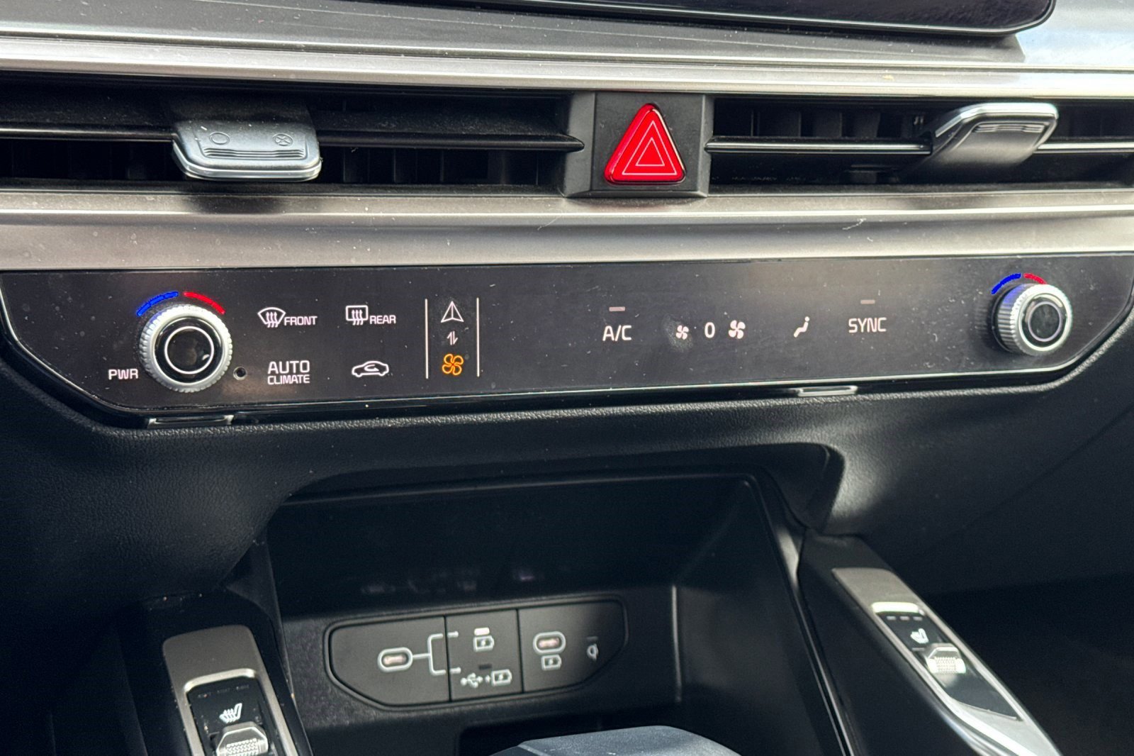 Used 2024 Kia Sorento S image 25