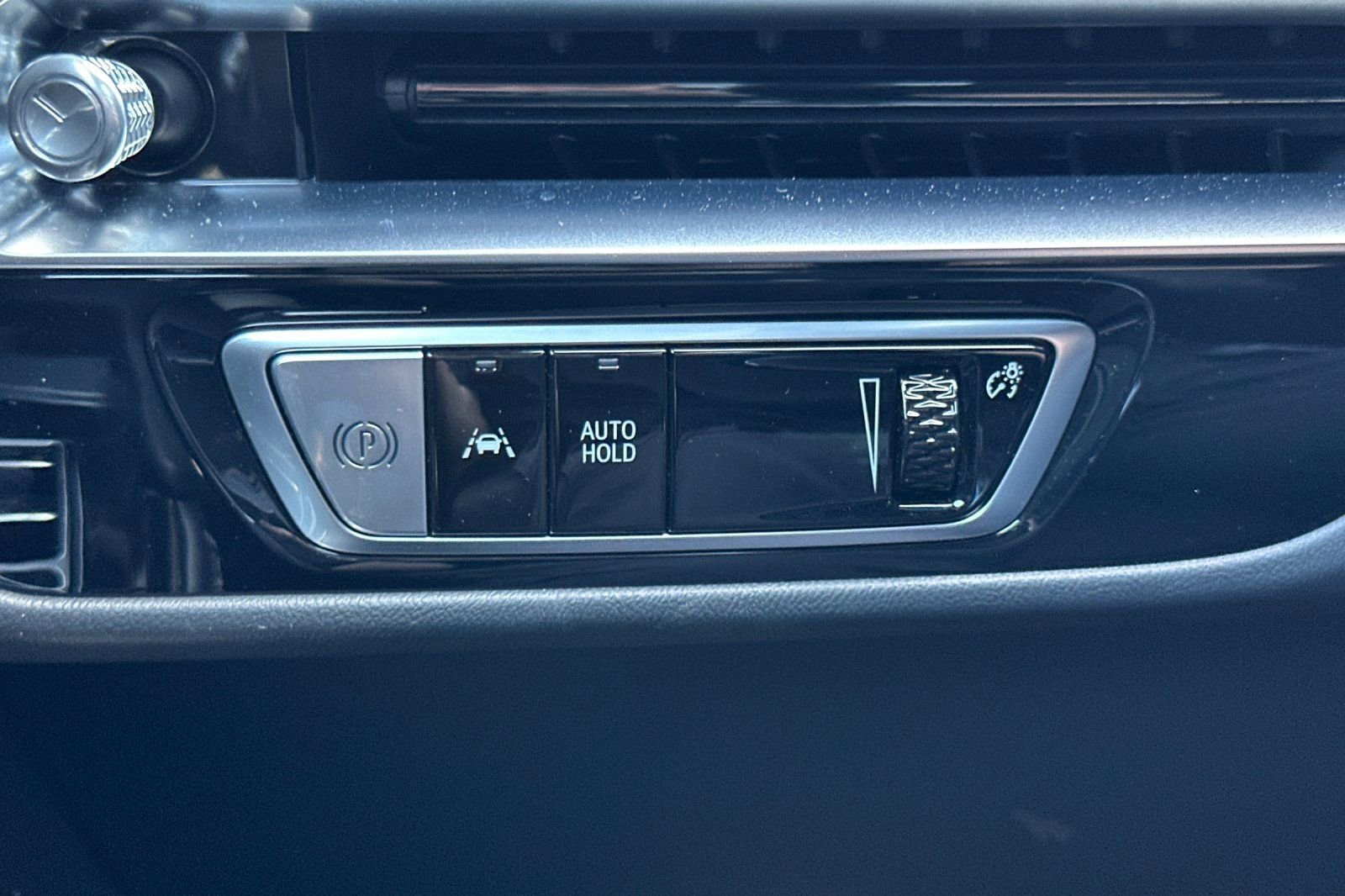 Certified 2026 Cadillac Lyriq Signature Sport w/ LPO, Floor Liner Package AWD/4WD image 36