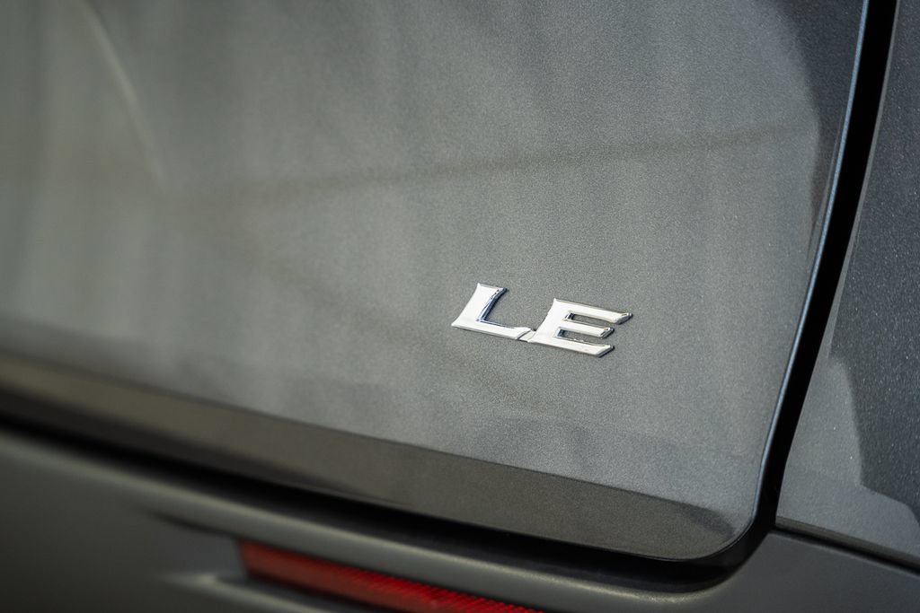 Used 2025 Toyota Sienna LE FWD image 7