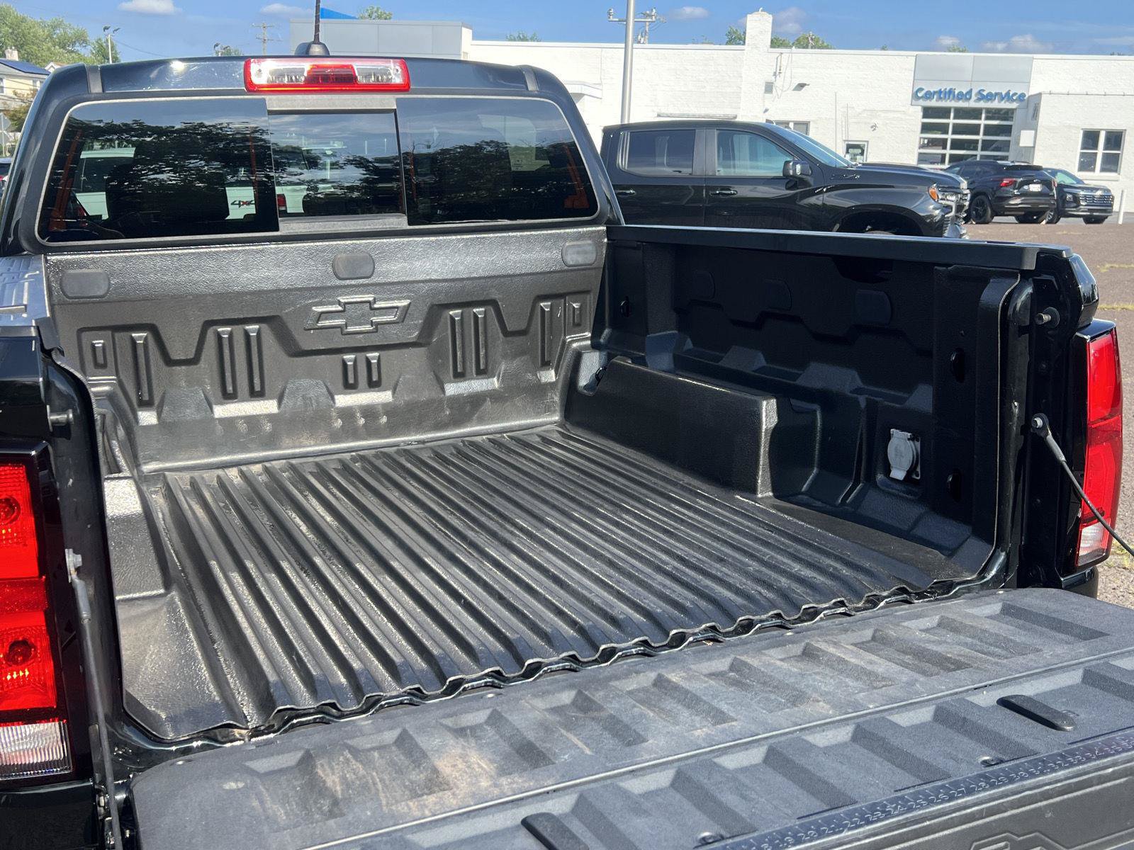 Used 2023 Chevrolet Colorado Z71 w/ Z71 Convenience Package 2 AWD/4WD image 13