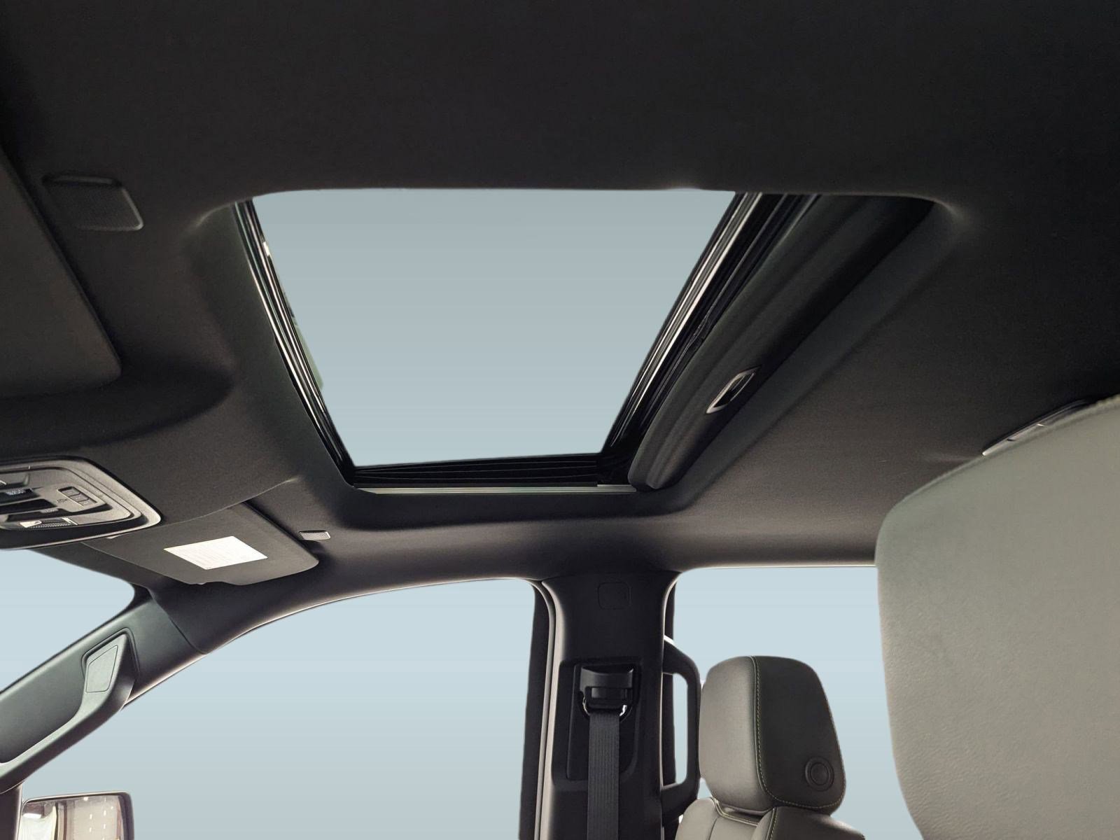 Used 2023 Chevrolet Silverado 1500 ZR2 w/ Technology Package image 12