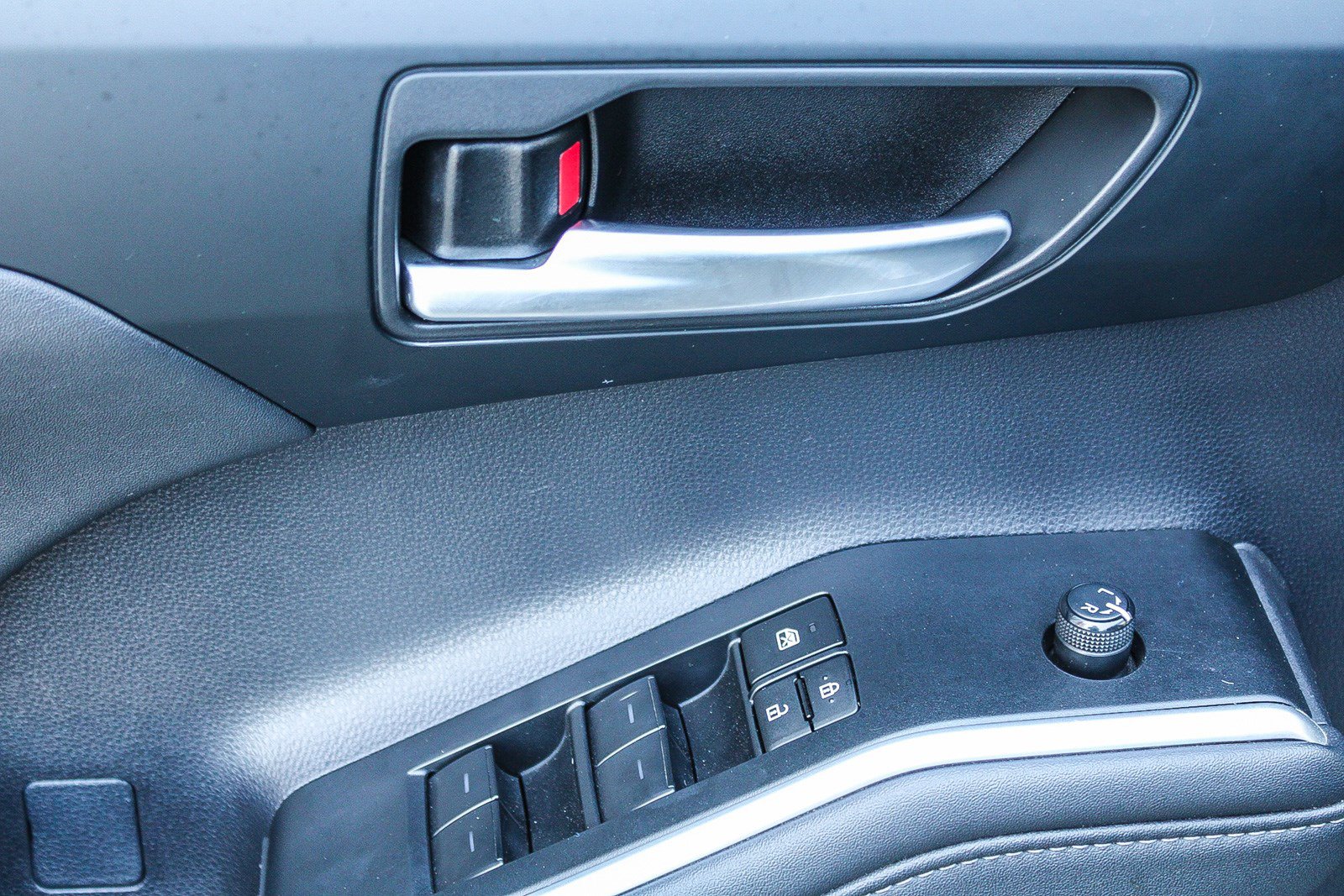 Used 2023 Toyota Highlander XLE FWD image 23