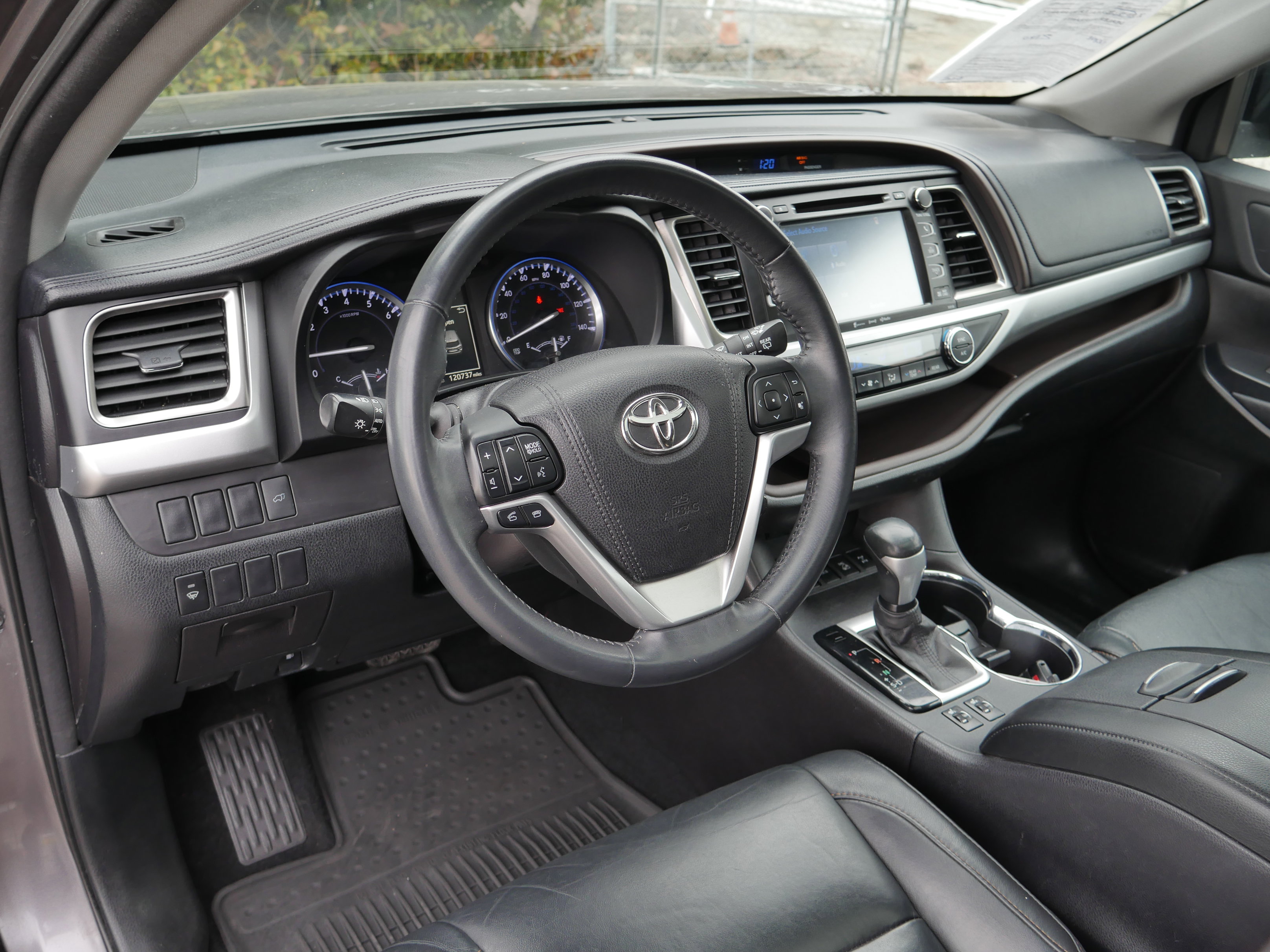 Used 2016 Toyota Highlander XLE image 4