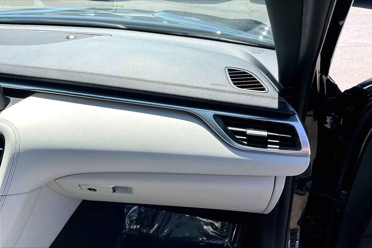 Used 2025 Genesis G70 2.5T RWD image 13