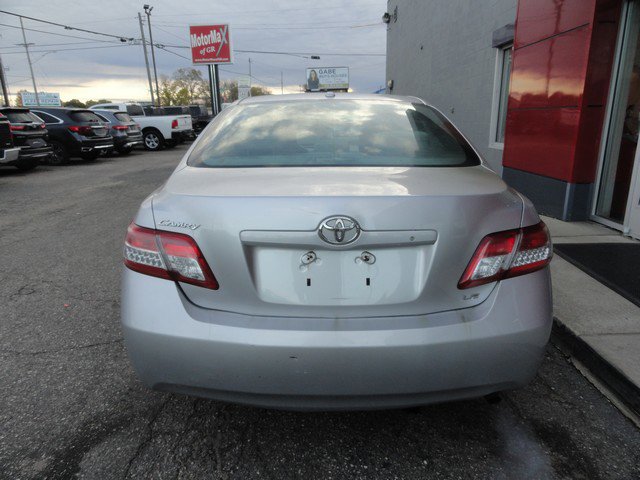 Used 2011 Toyota Camry image 3