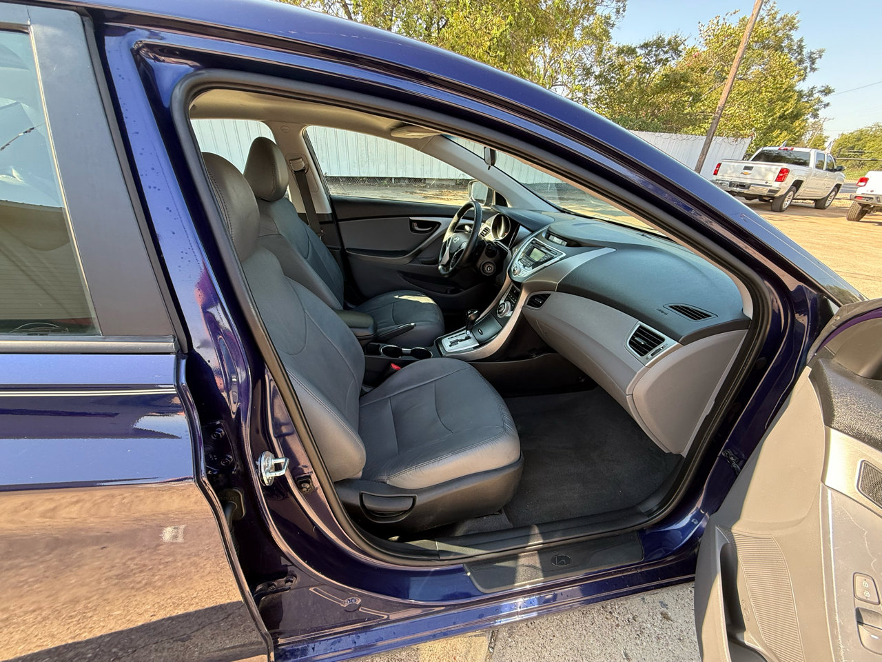 Used 2012 Hyundai Elantra Limited image 9