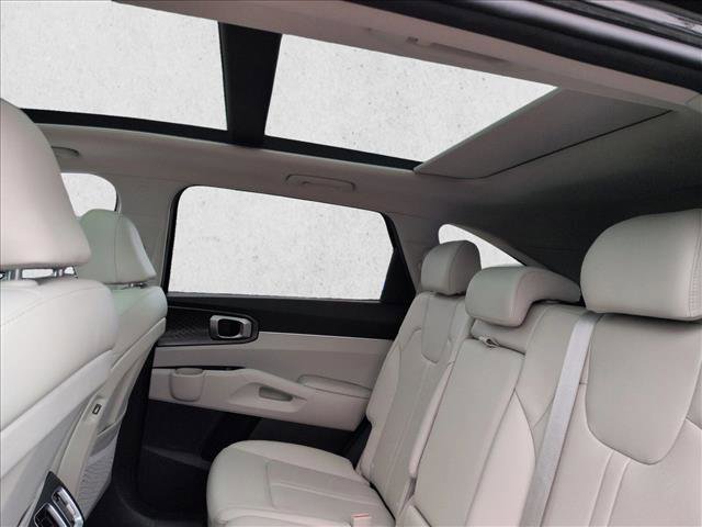 Used 2023 Kia Sorento S w/ Panoramic Sunroof Package image 18