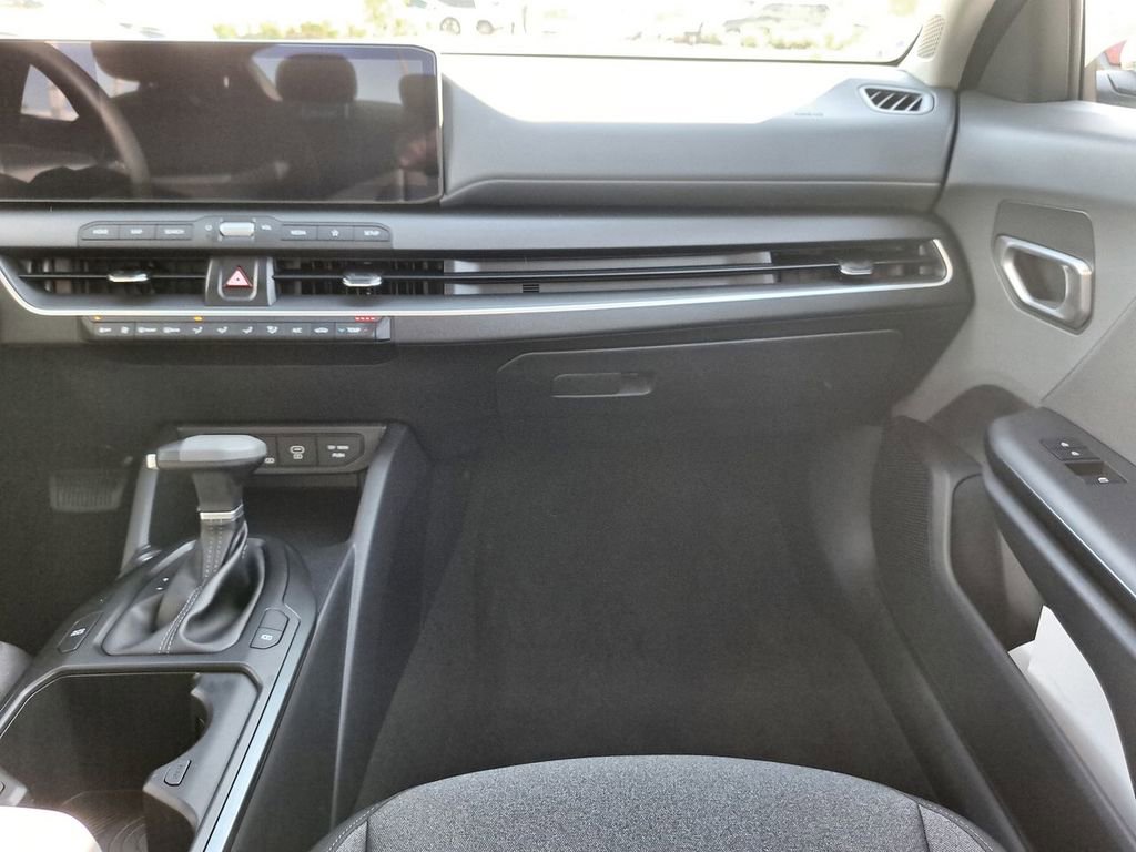 Used 2025 Kia K4 LXS image 17