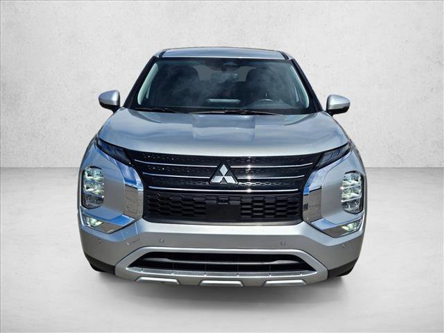 Used 2024 Mitsubishi Outlander SE FWD image 2