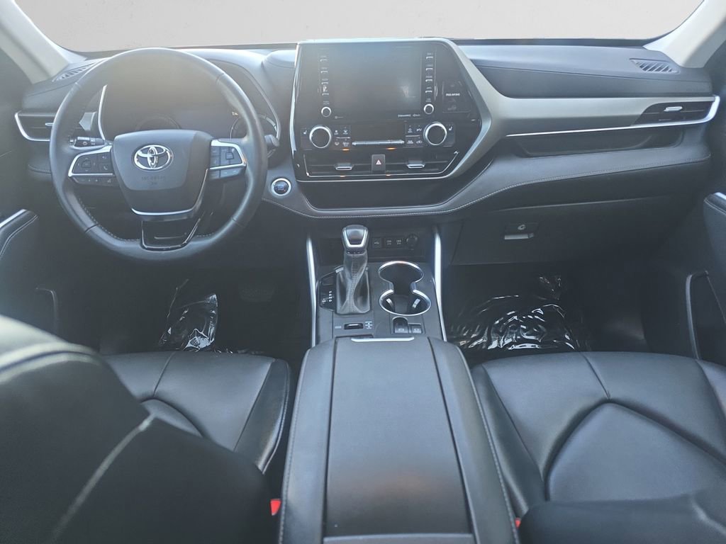 Used 2021 Toyota Highlander XLE image 11