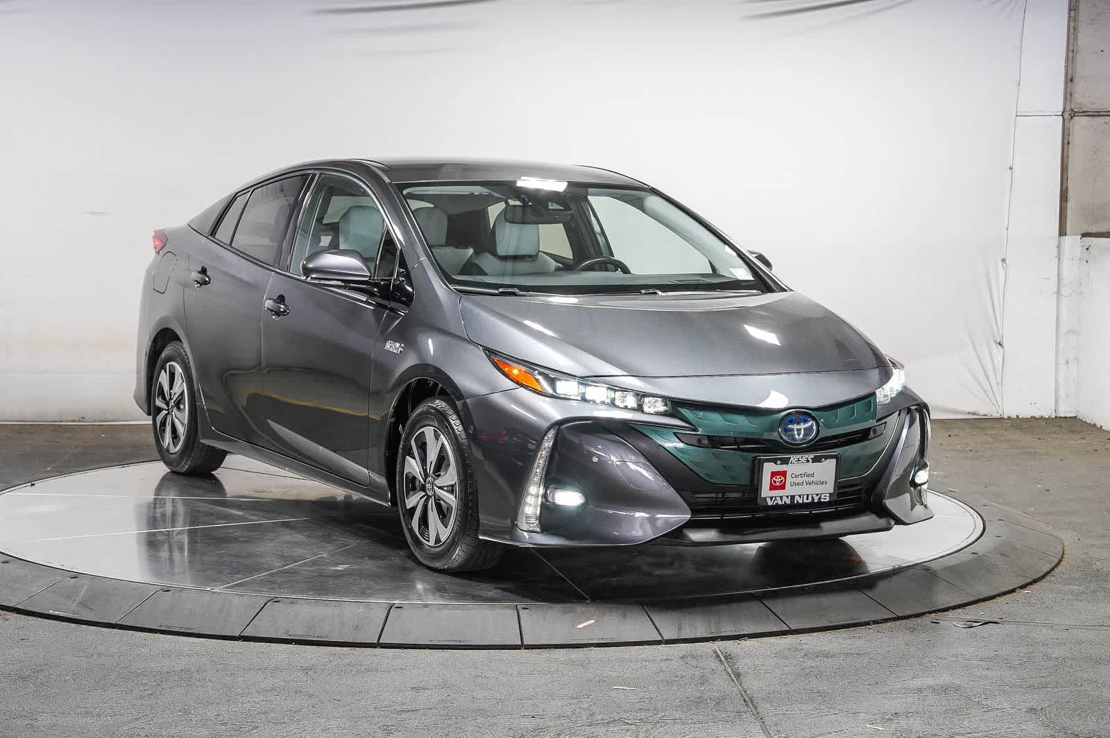 Certified 2018 Toyota Prius Prime Advanced w/ Carpet Mat Package FWD image 6