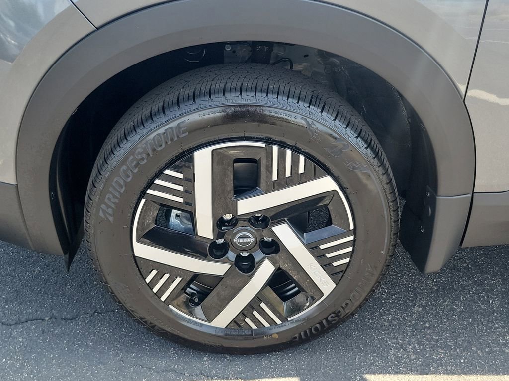 New 2026 Nissan Kicks SV w/ Cold Weather Package FWD image 4
