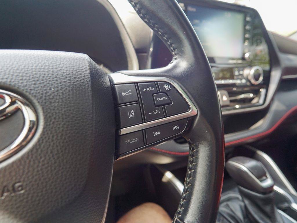 Used 2021 Toyota Highlander XSE FWD image 22