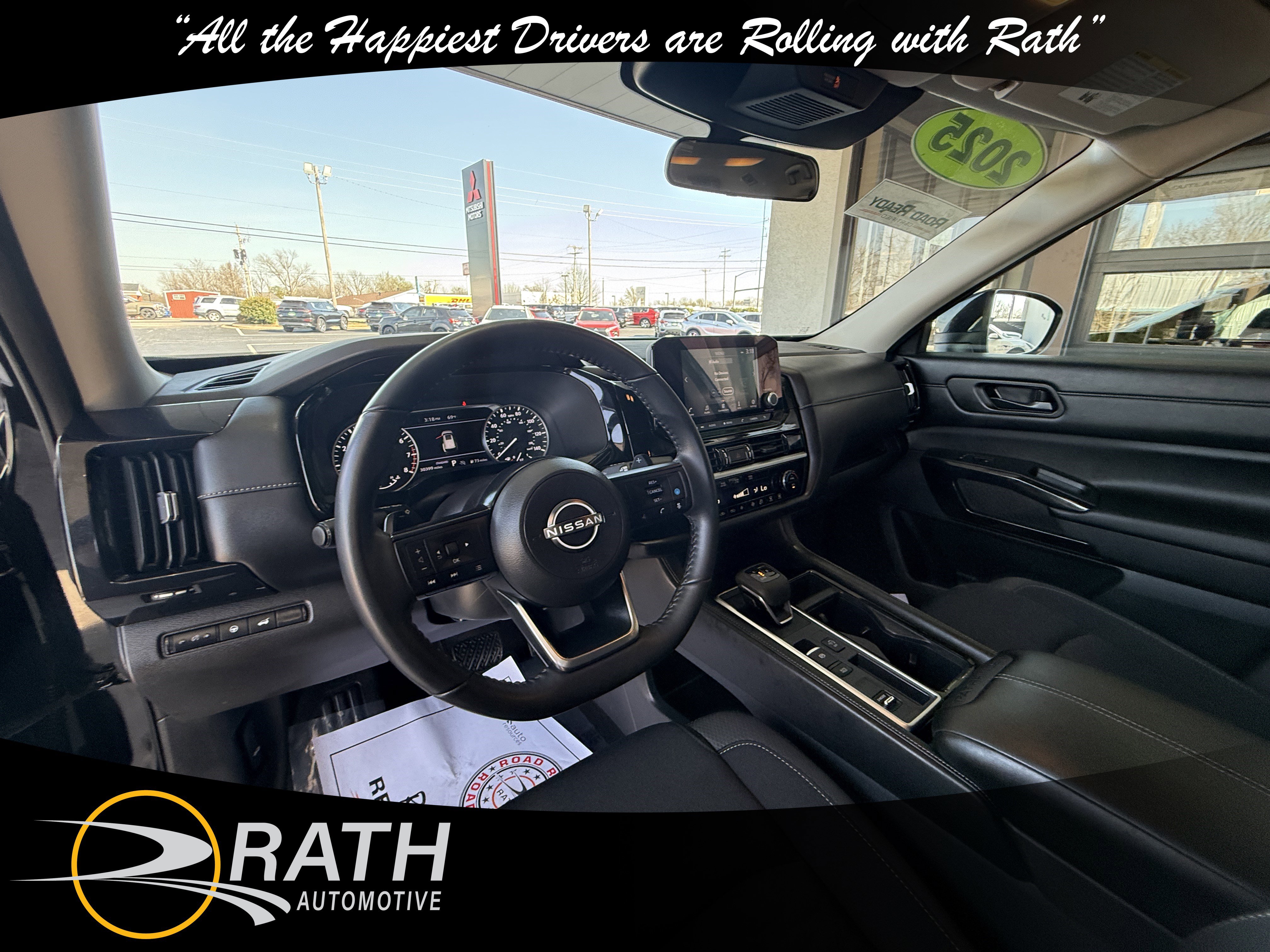Used 2025 Nissan Pathfinder SV image 14