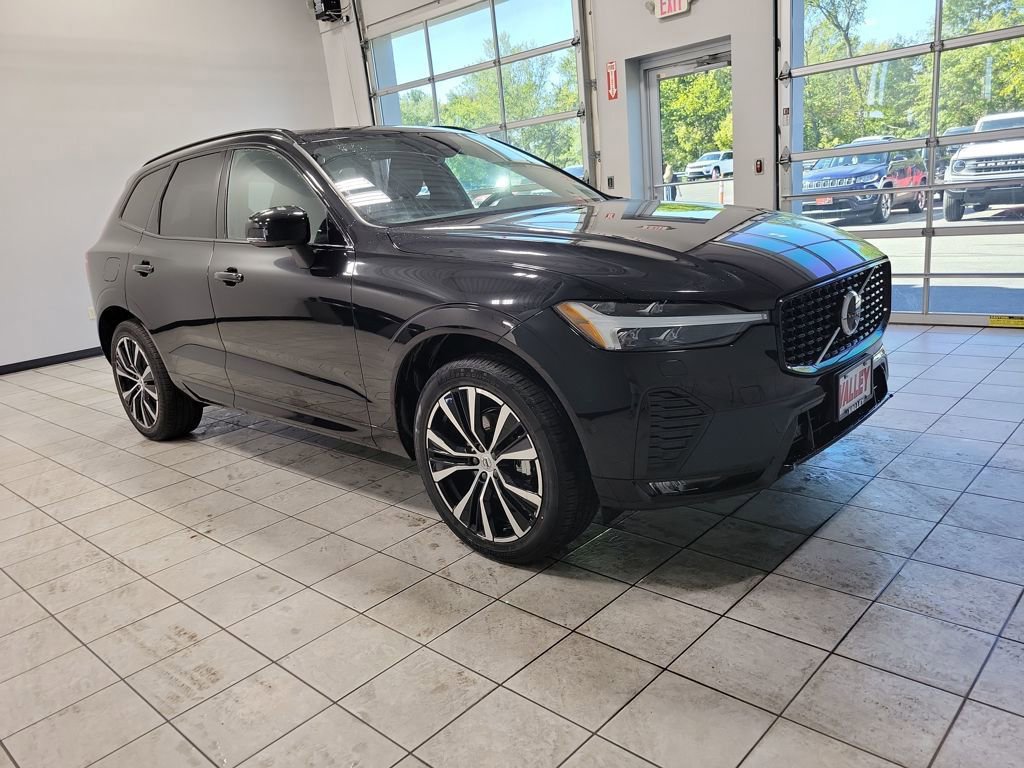 Used 2025 Volvo XC60 B5 Plus image 53