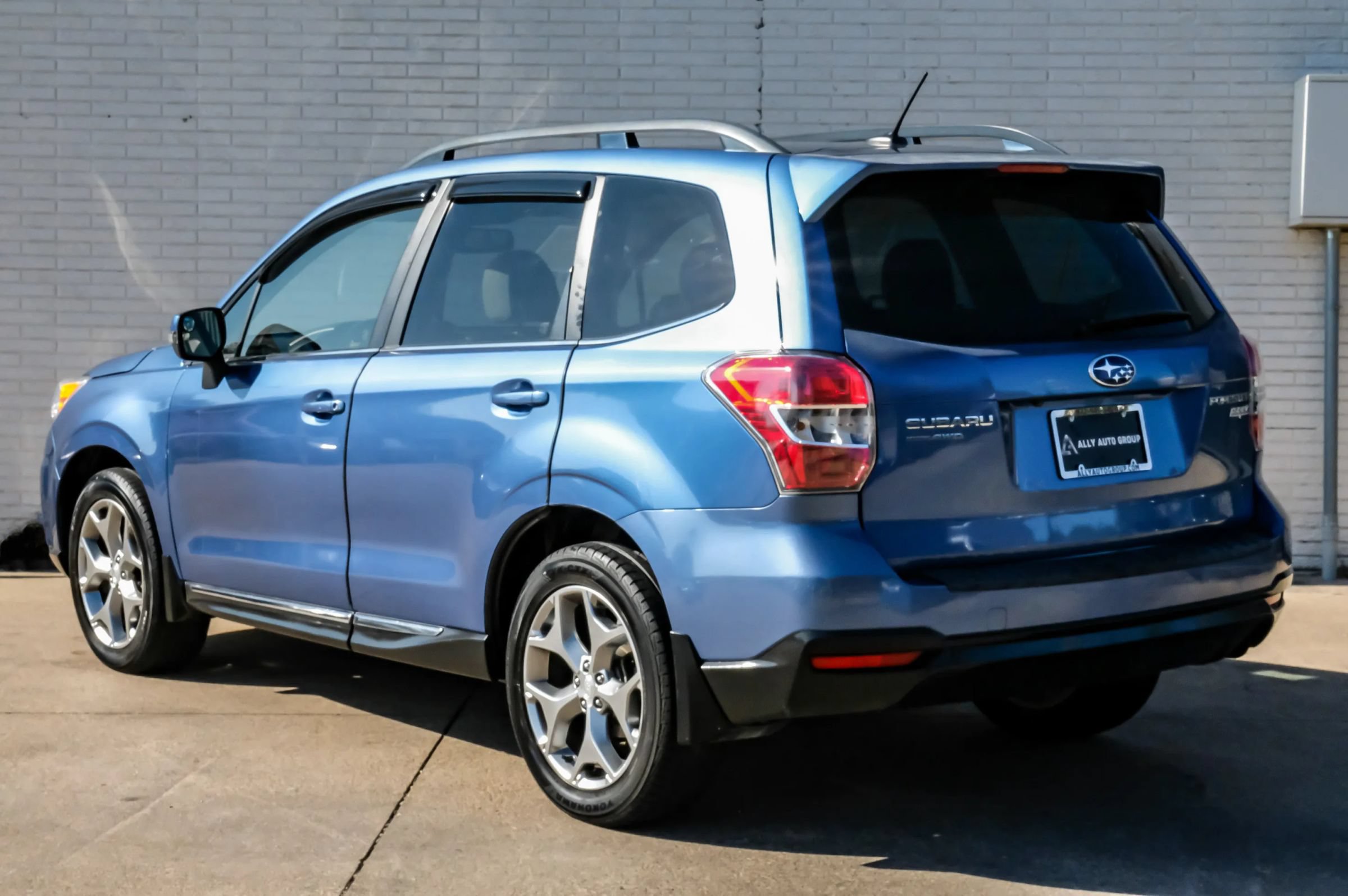 Used 2015 Subaru Forester 2.5i Touring AWD/4WD image 10