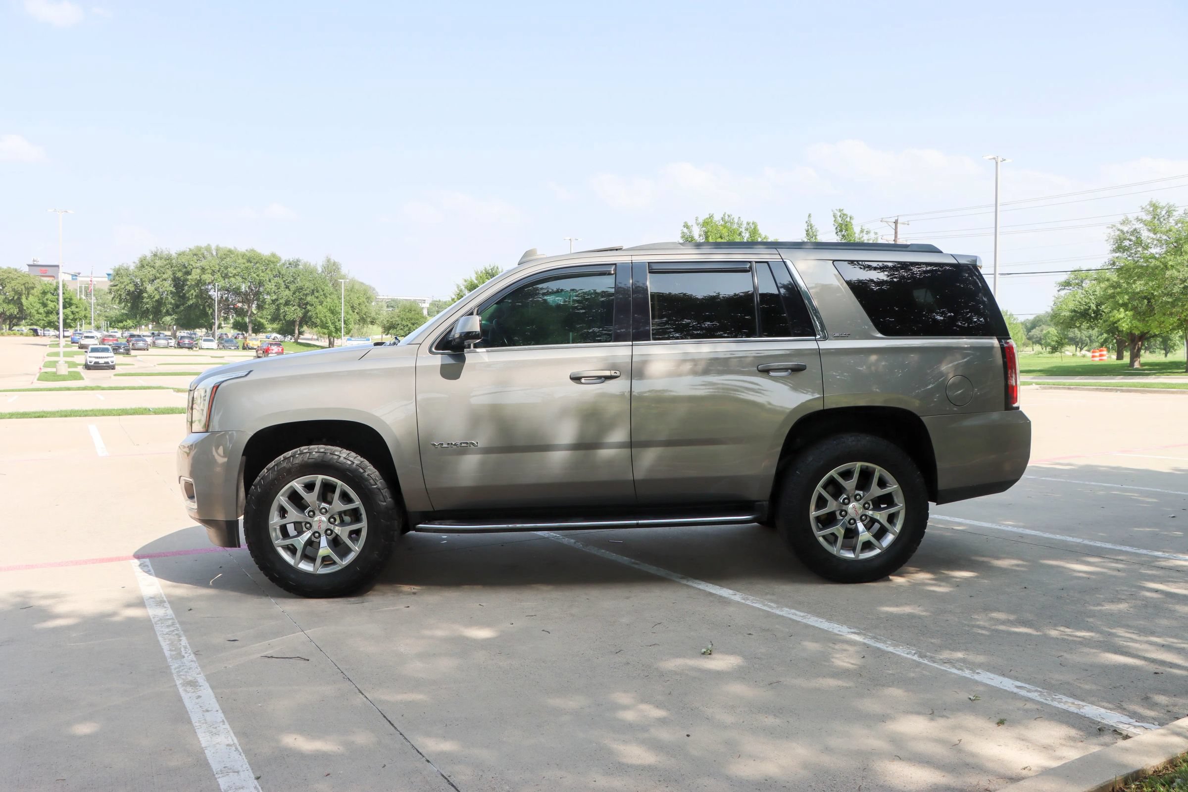 Used 2019 GMC Yukon SLT w/ Open Road Package AWD/4WD image 4