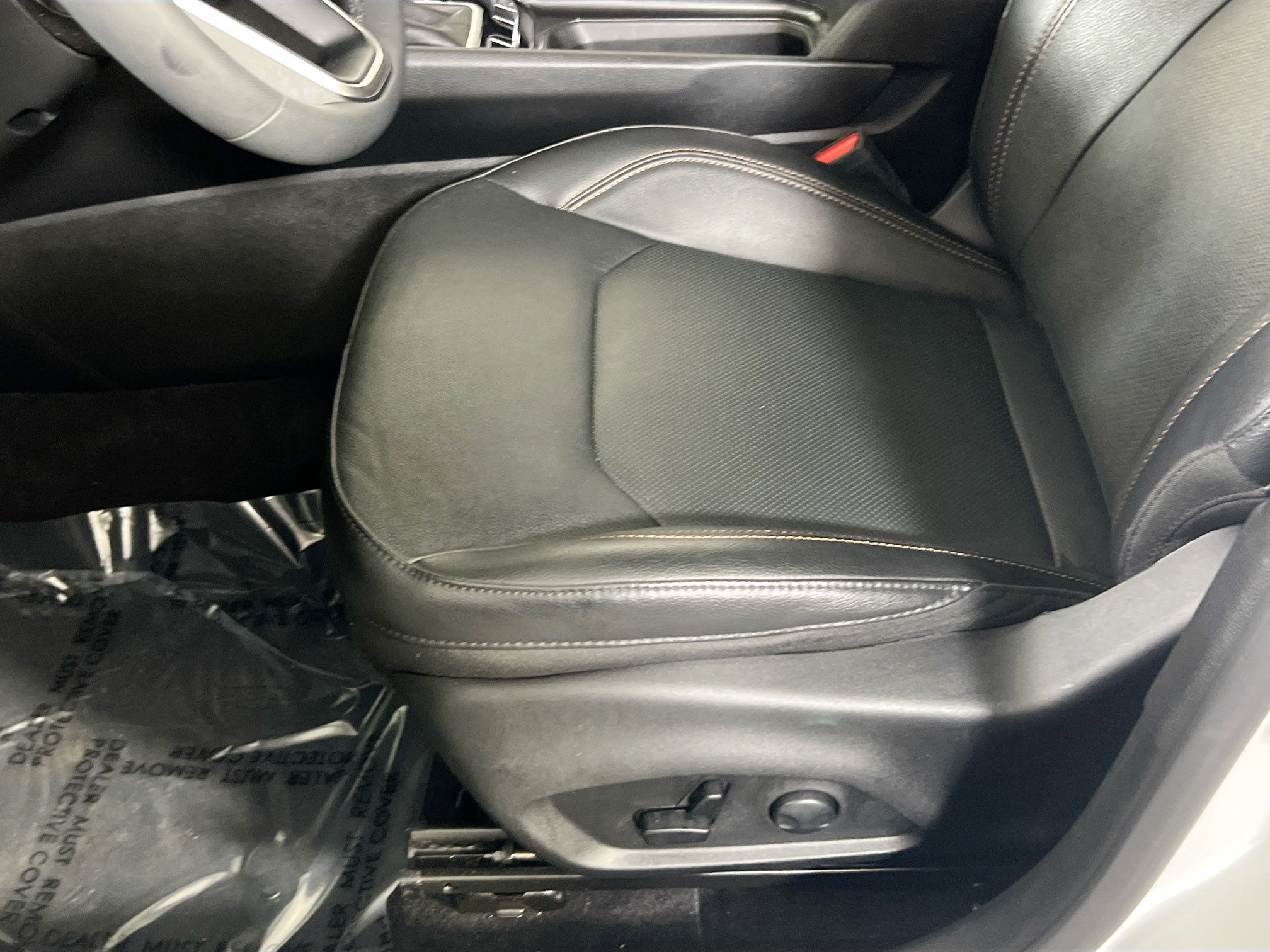 Used 2023 Jeep Compass Latitude w/ Sun and Sound Group AWD/4WD image 19