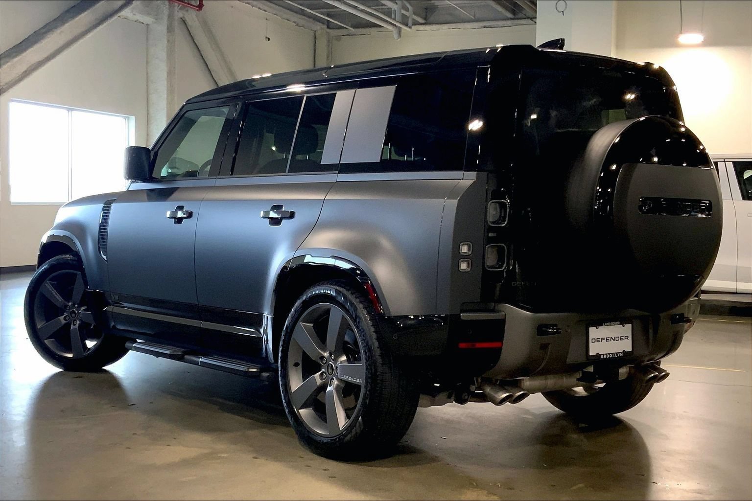 Certified 2025 Land Rover Defender 110 V8 AWD/4WD image 11