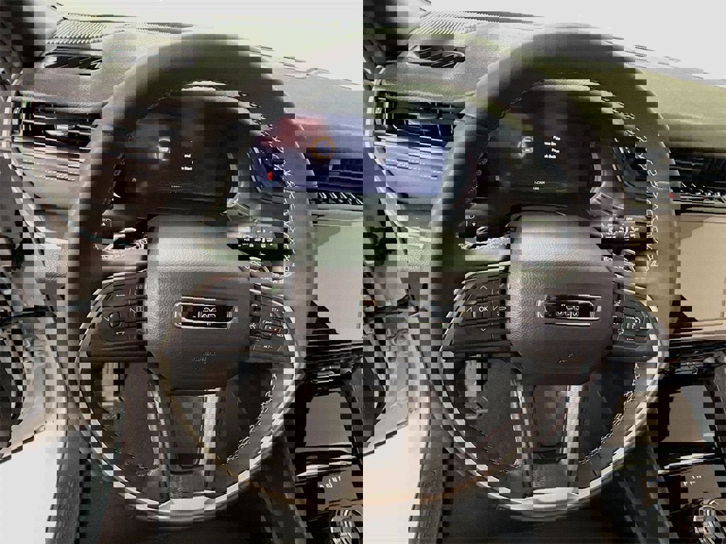 Used 2024 Jeep Grand Cherokee L Laredo w/ Luxury Tech Group I image 5