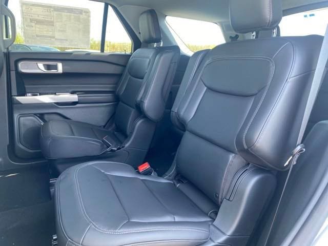 New 2024 Ford Explorer XLT w/ Equipment Group 202A AWD/4WD image 26