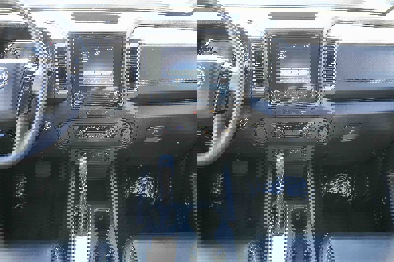 Used 2024 Nissan Frontier SL image 11