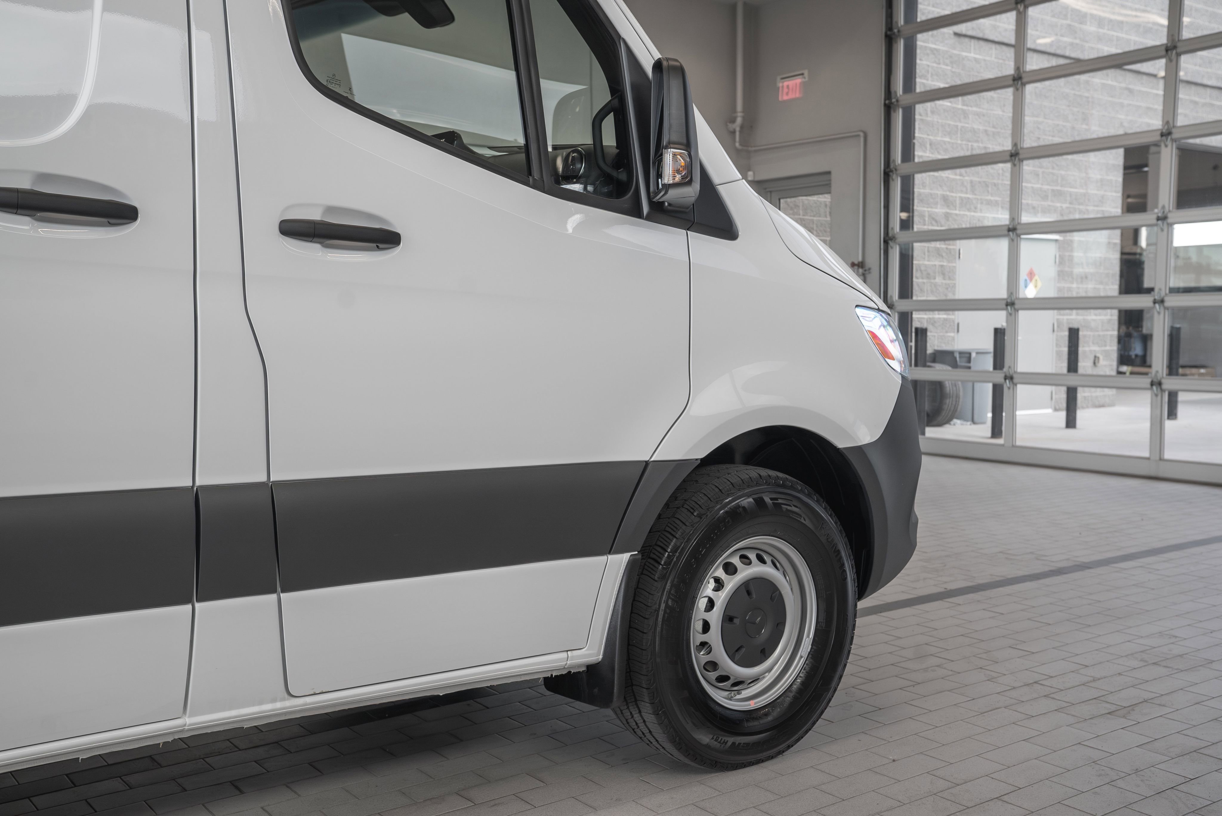 Used 2025 Mercedes-Benz Sprinter 2500 image 30