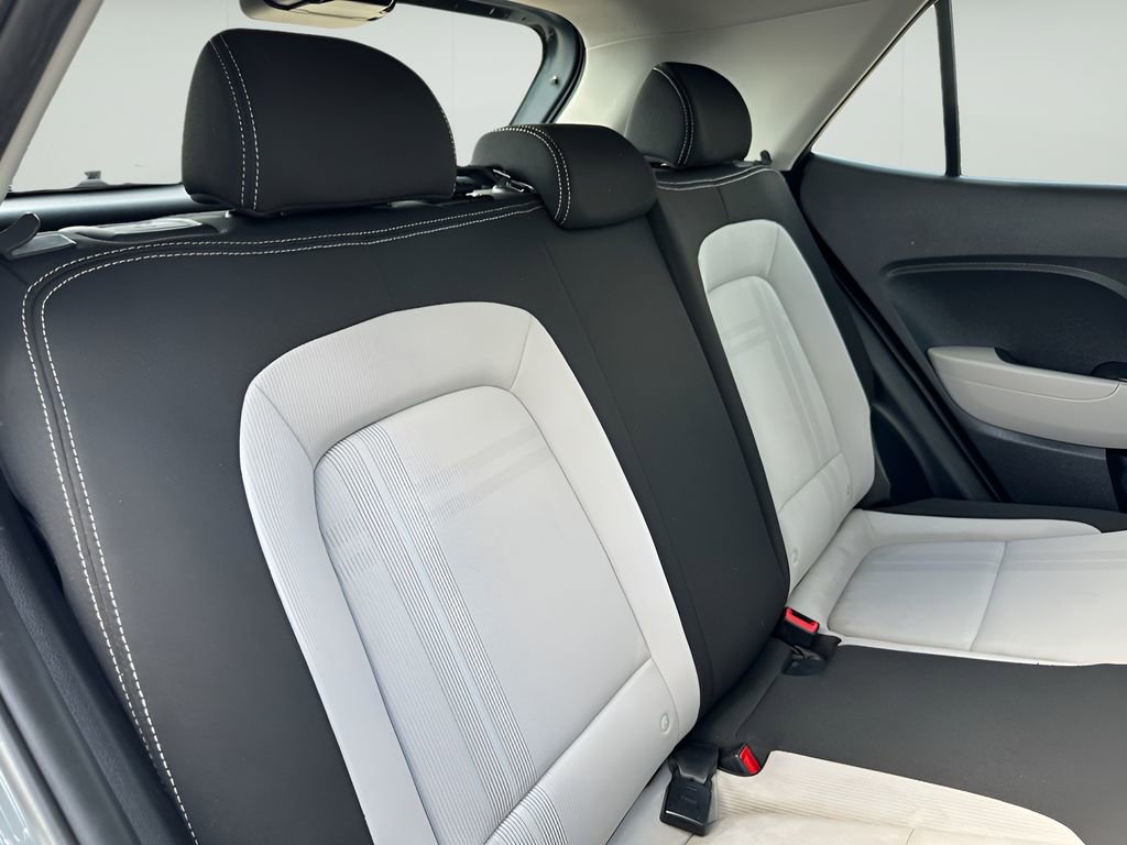 Used 2024 Hyundai Venue SEL image 25