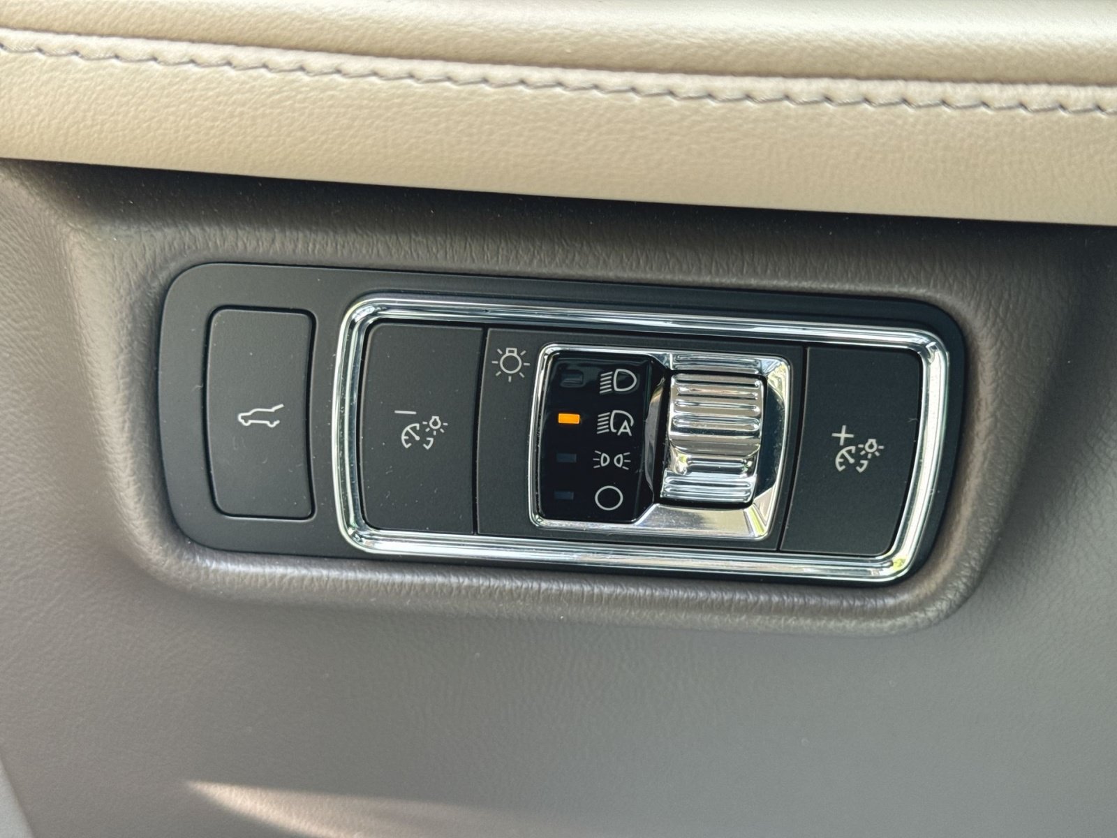 Used 2023 Lincoln Aviator AWD w/ Premium Package image 21