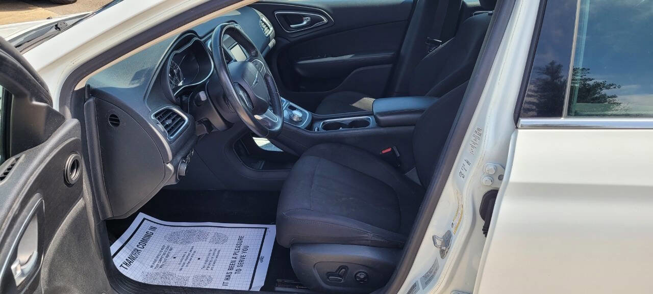 Used 2015 Chrysler 200 Limited w/ Convenience Group image 9
