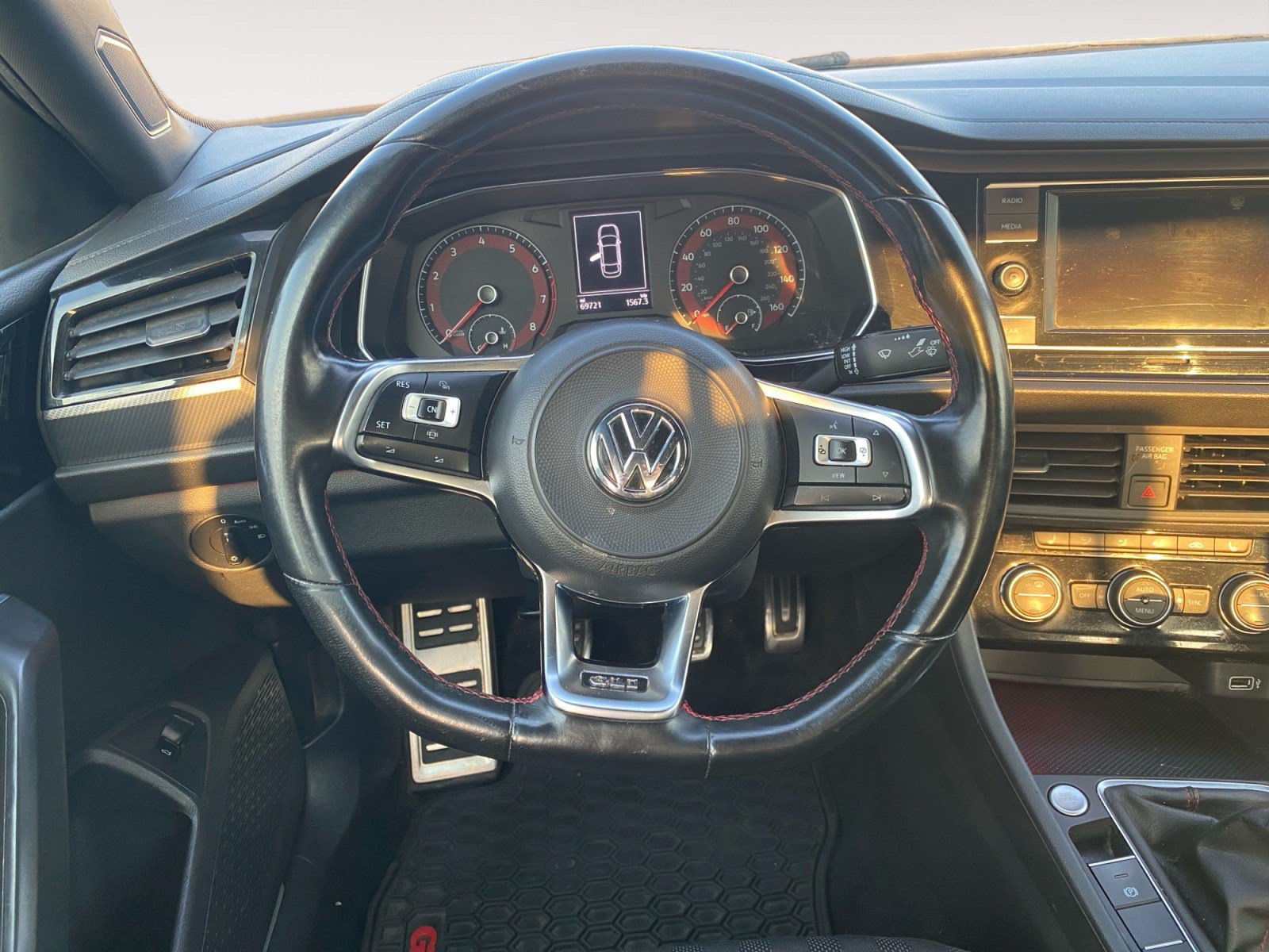 Used 2019 Volkswagen Jetta GLI FWD image 14