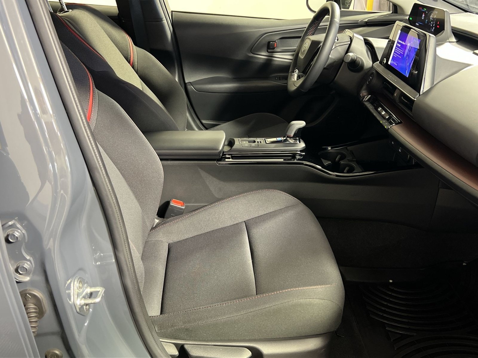 Used 2023 Toyota Prius Prime FWD image 29
