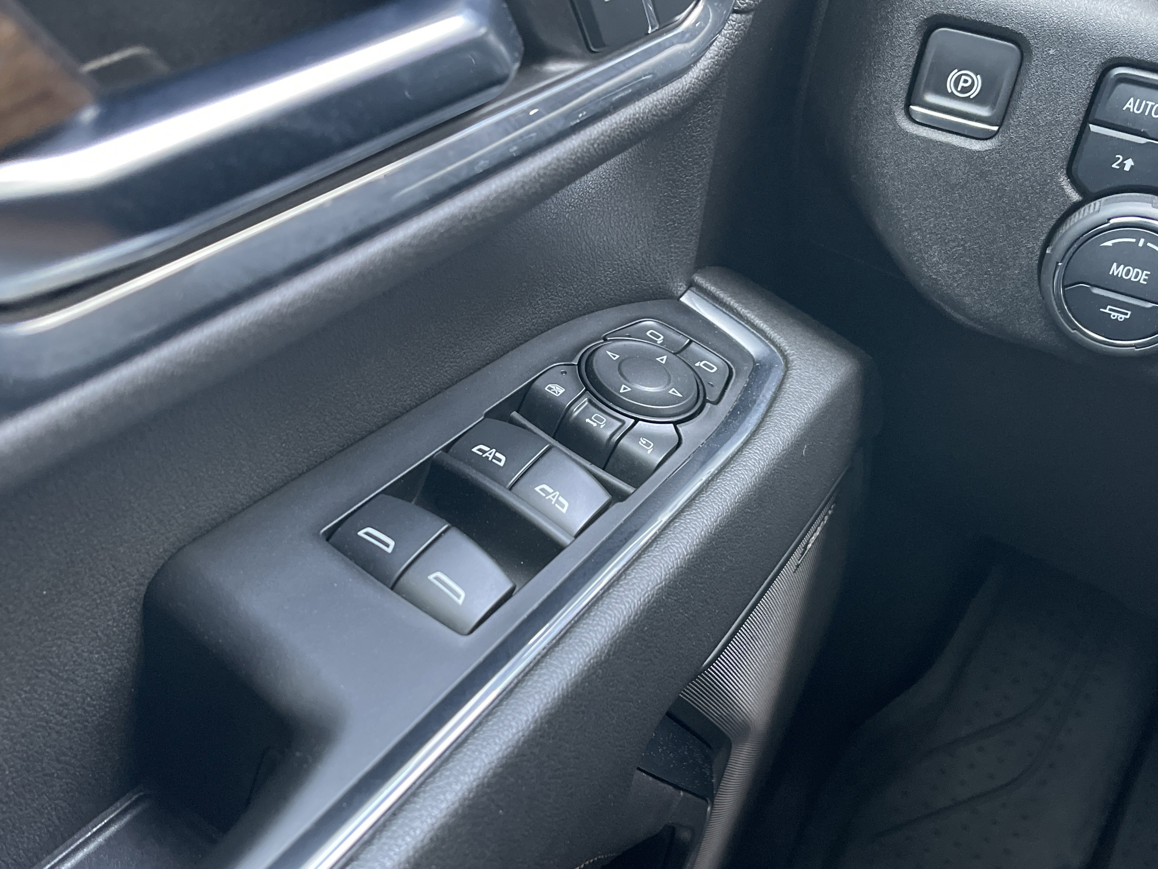 Used 2024 Chevrolet Silverado 2500 High Country w/ High Country Premium Package AWD/4WD image 23