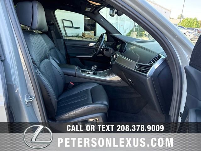 Used 2021 BMW X7 xDrive40i w/ M Sport Package AWD/4WD image 13