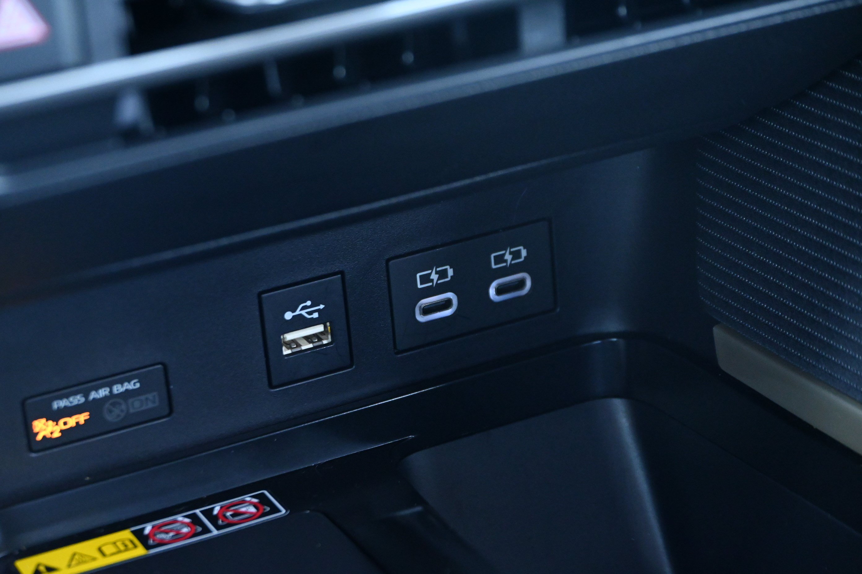 Used 2025 Toyota Camry SE w/ Convenience Package FWD image 19