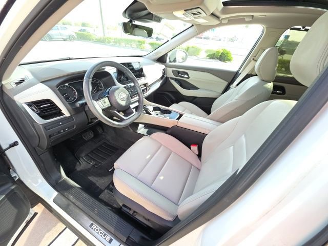 Used 2023 Nissan Rogue SL w/ SL Premium Package image 12