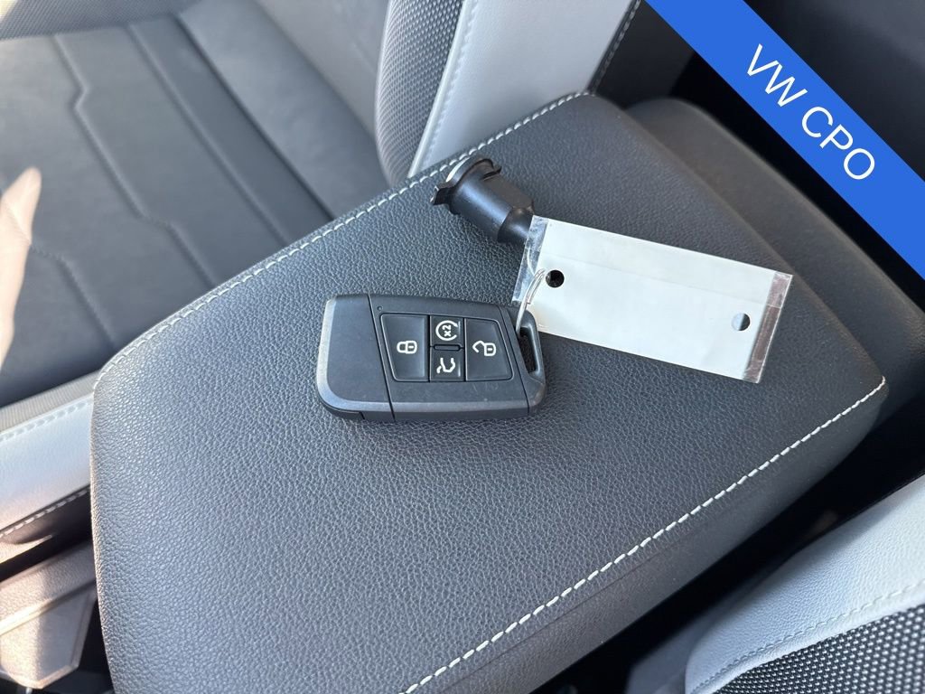 Used 2025 Volkswagen Taos SE AWD/4WD image 30