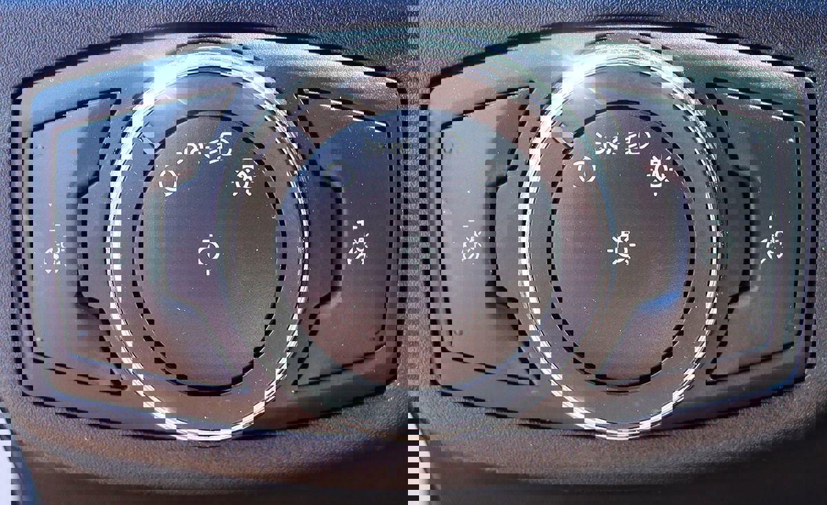 Used 2020 Ford Fusion SE image 41