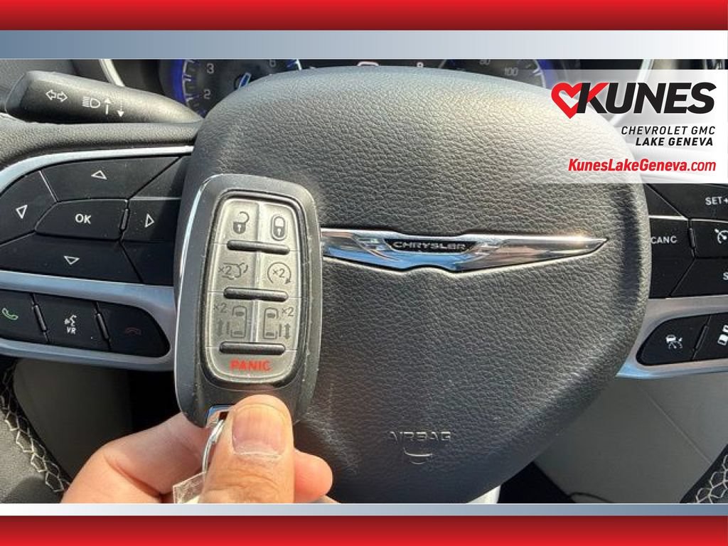 Used 2023 Chrysler Pacifica Touring-L FWD image 22