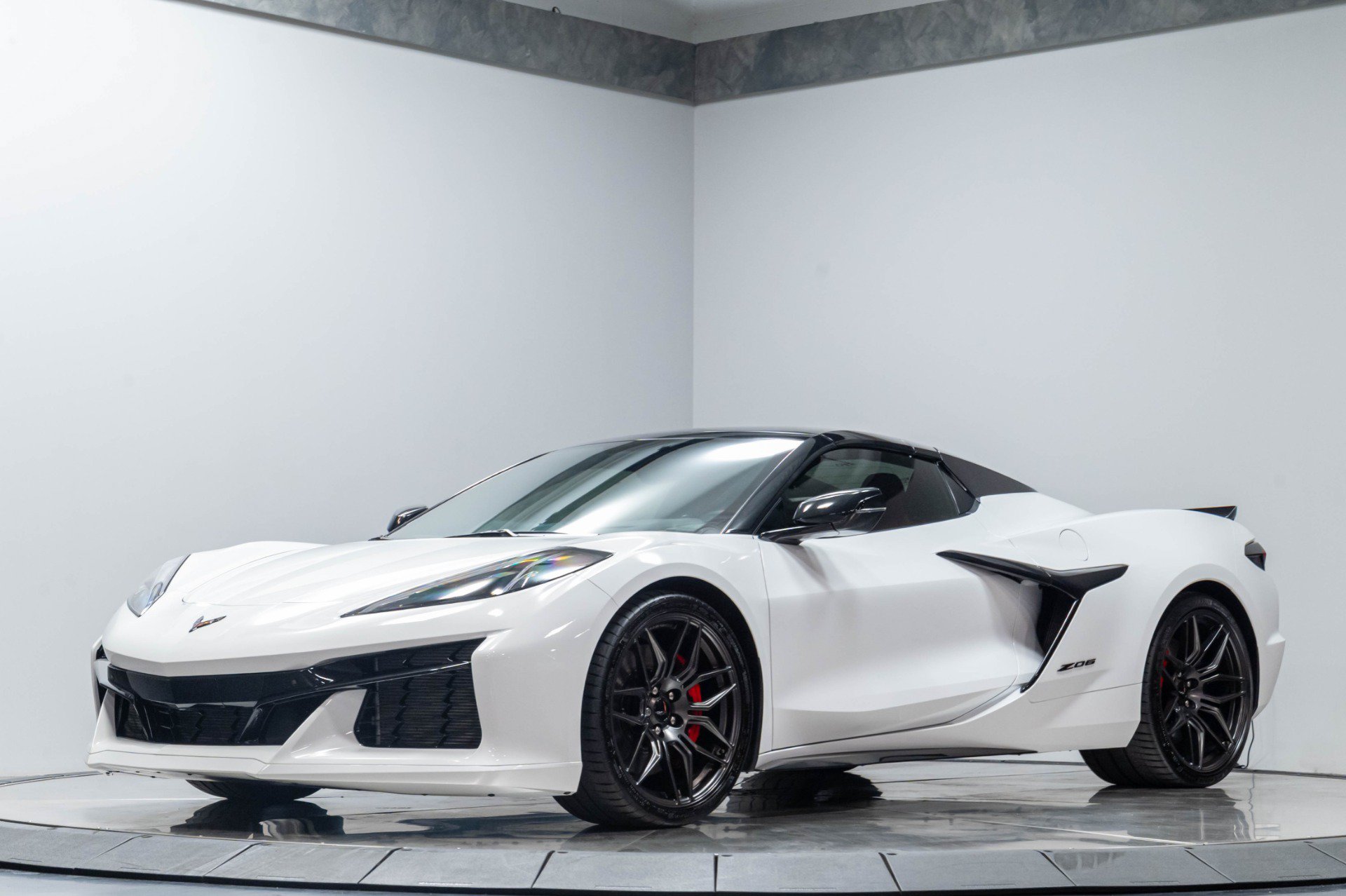 Used 2023 Chevrolet Corvette Z06 RWD image 3