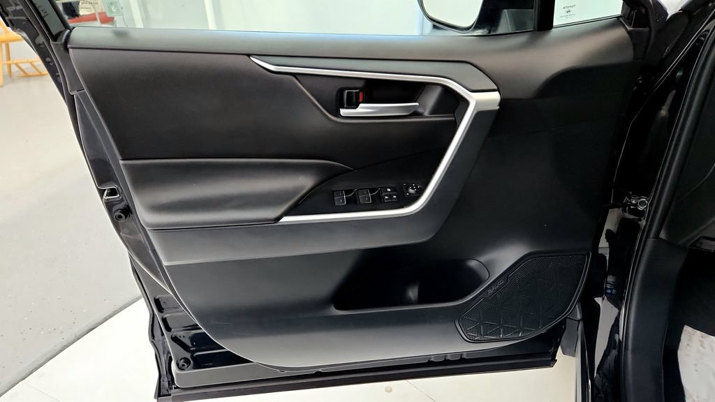 Certified 2025 Toyota RAV4 XLE AWD/4WD image 22