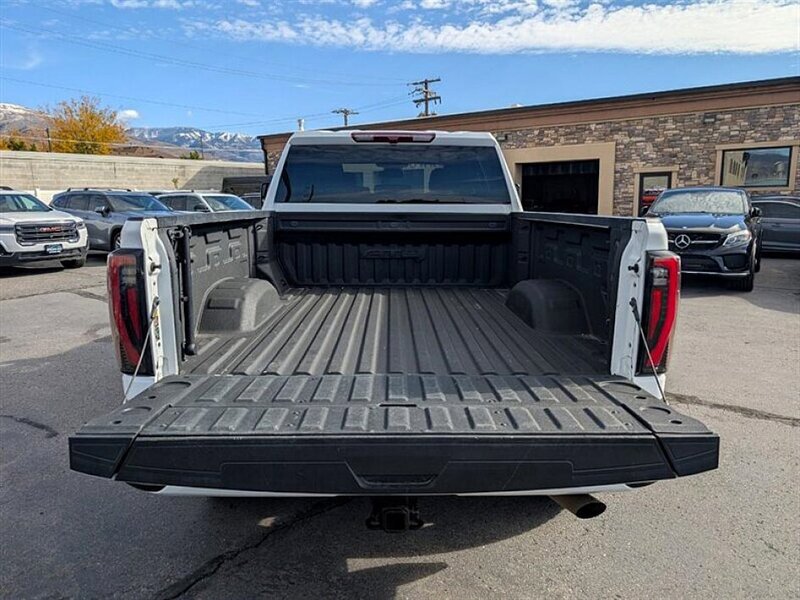 Used 2024 GMC Sierra 3500 AT4 AWD/4WD image 10
