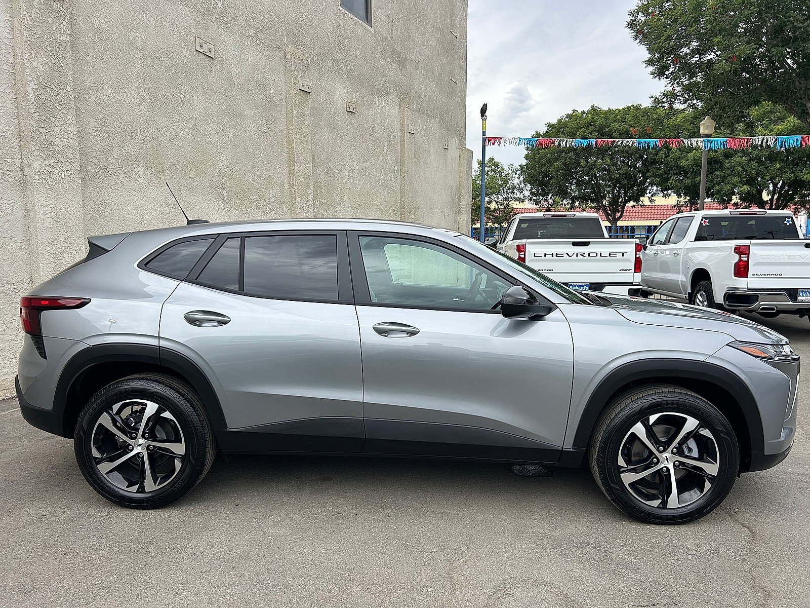 New 2026 Chevrolet Trax RS w/ Sunroof Package FWD image 2