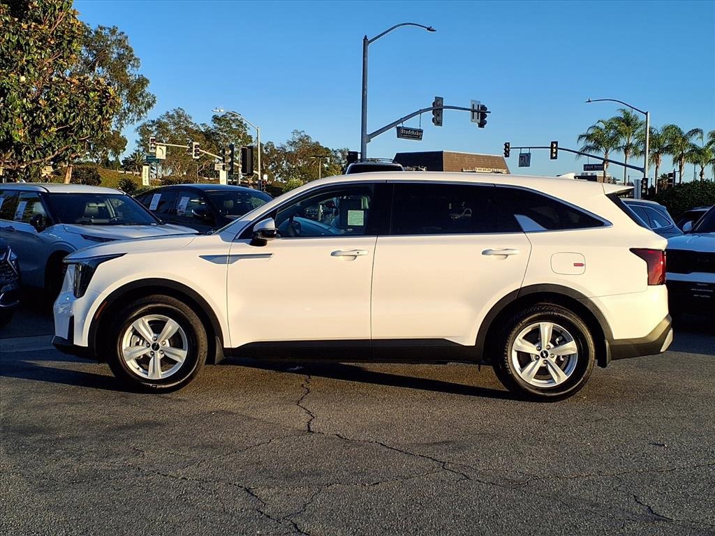 Certified 2025 Kia Sorento LX image 2