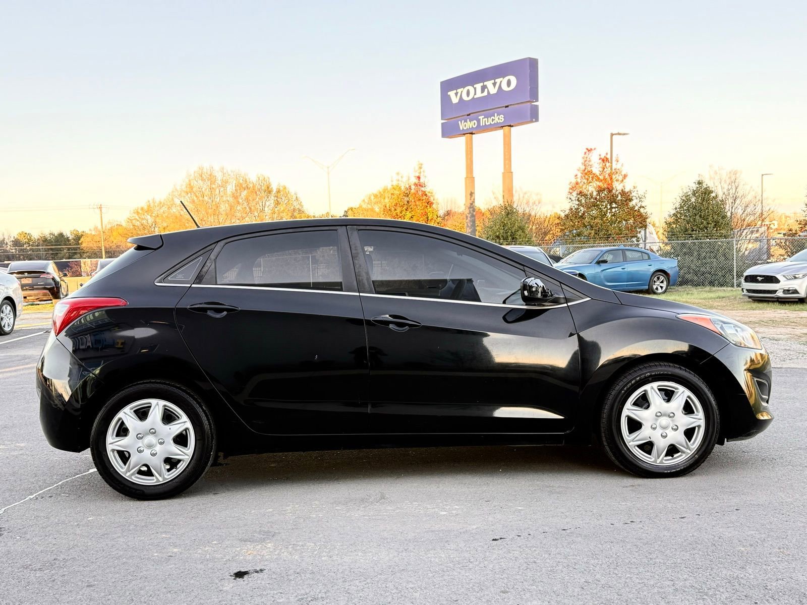 Used 2017 Hyundai Elantra GT image 6