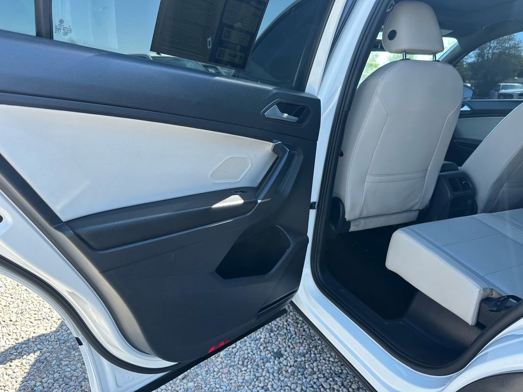 Used 2020 Volkswagen Tiguan SE R-Line w/ 3rd Row Seat Package image 29
