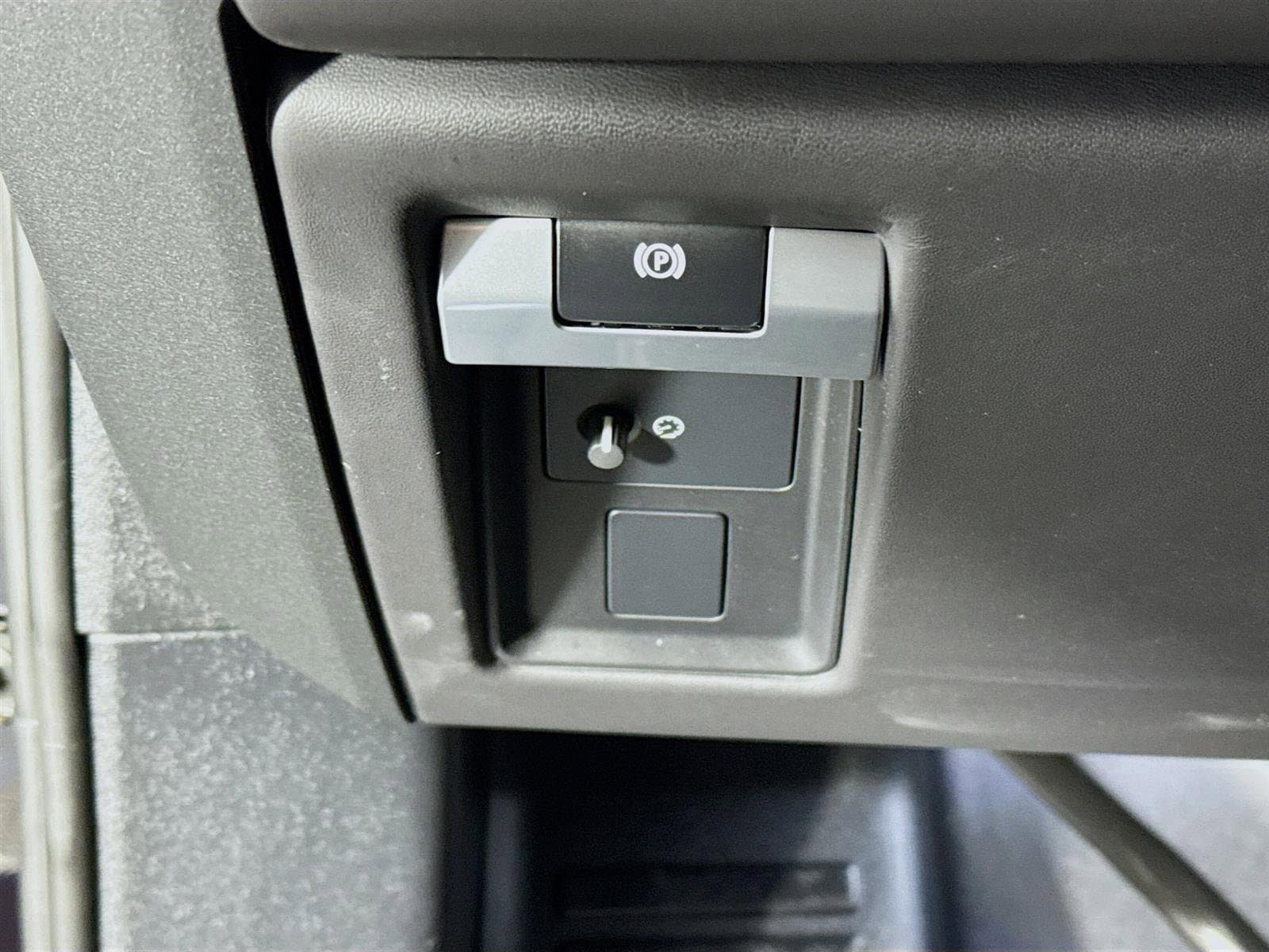 New 2026 Land Rover Defender 110 OCTA AWD/4WD image 10