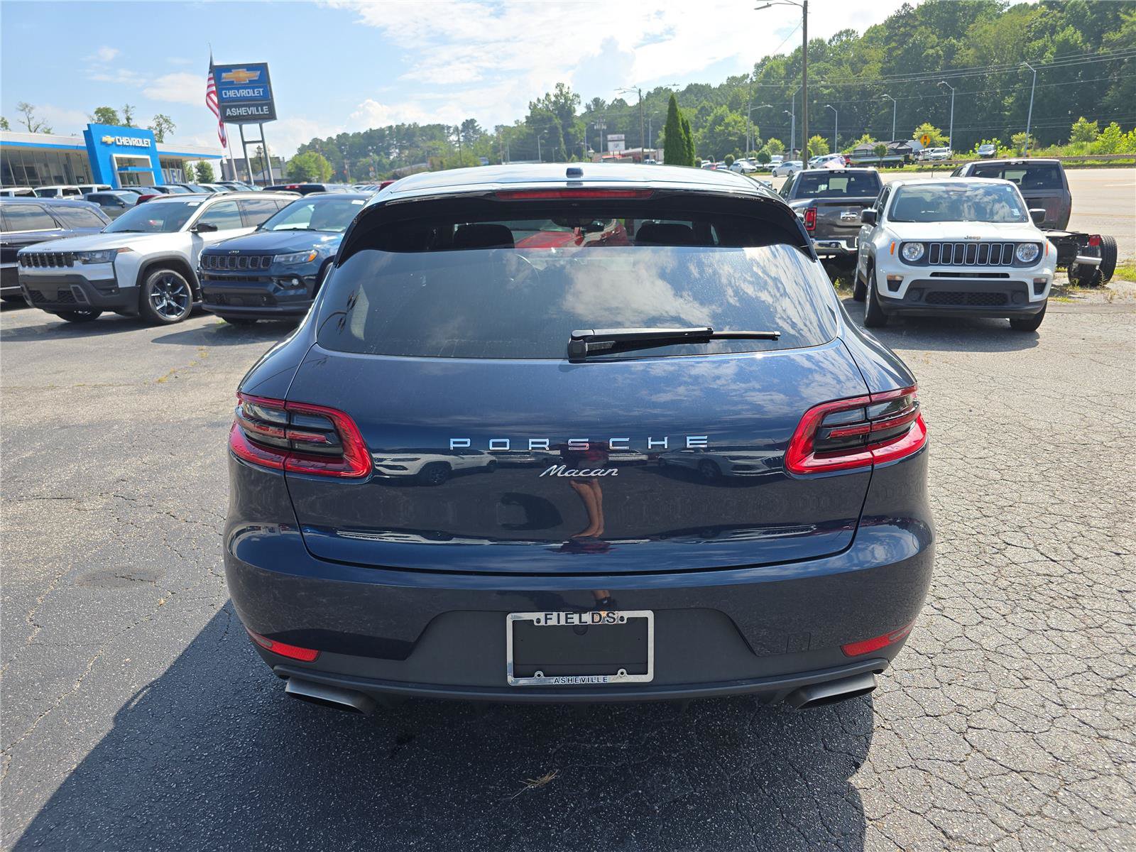 Used 2018 Porsche Macan AWD/4WD image 4